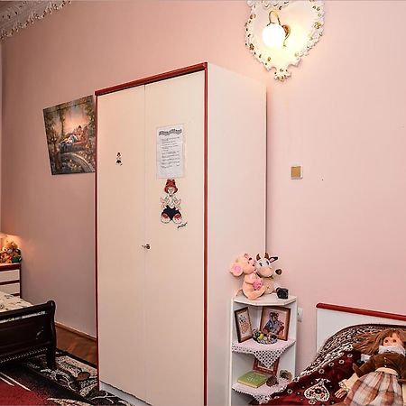 Vip-Apartments Angel Palas チェルニウツィー エクステリア 写真