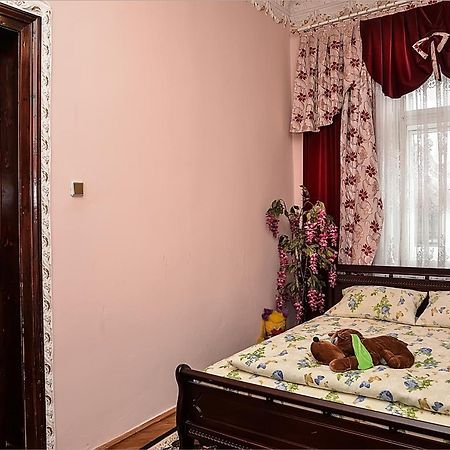 Vip-Apartments Angel Palas チェルニウツィー エクステリア 写真