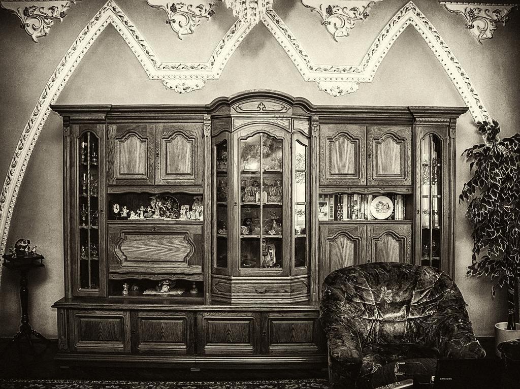 Vip-Apartments Angel Palas チェルニウツィー エクステリア 写真