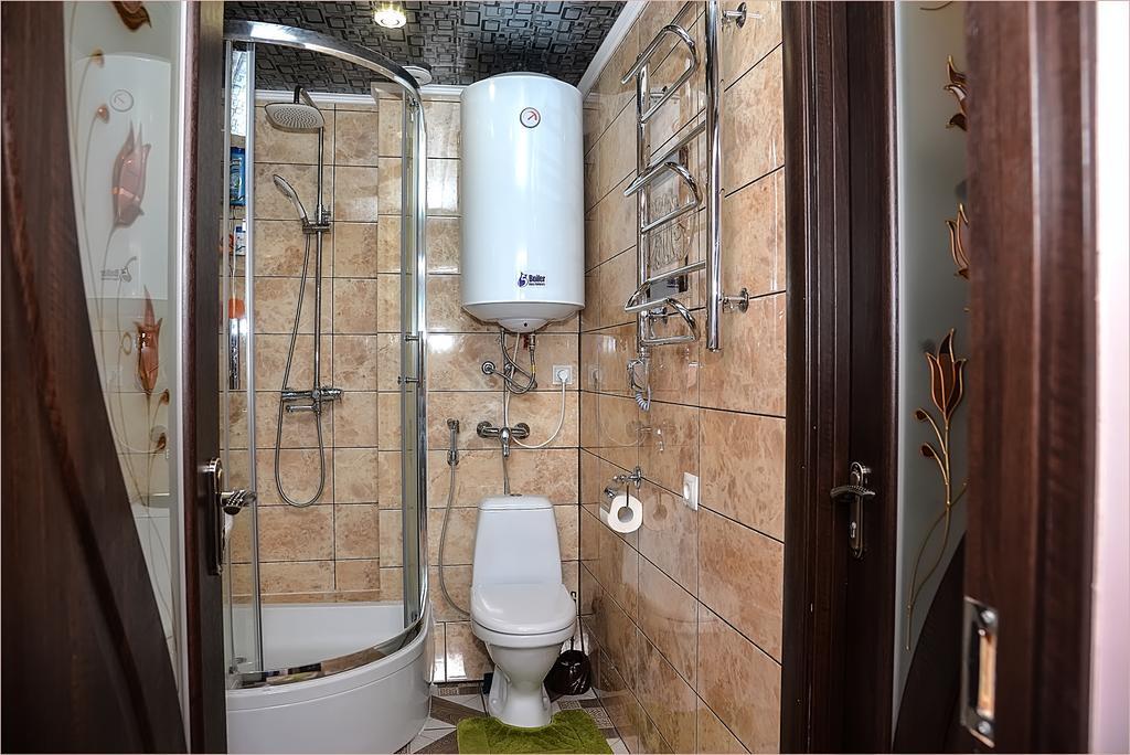 Vip-Apartments Angel Palas チェルニウツィー エクステリア 写真