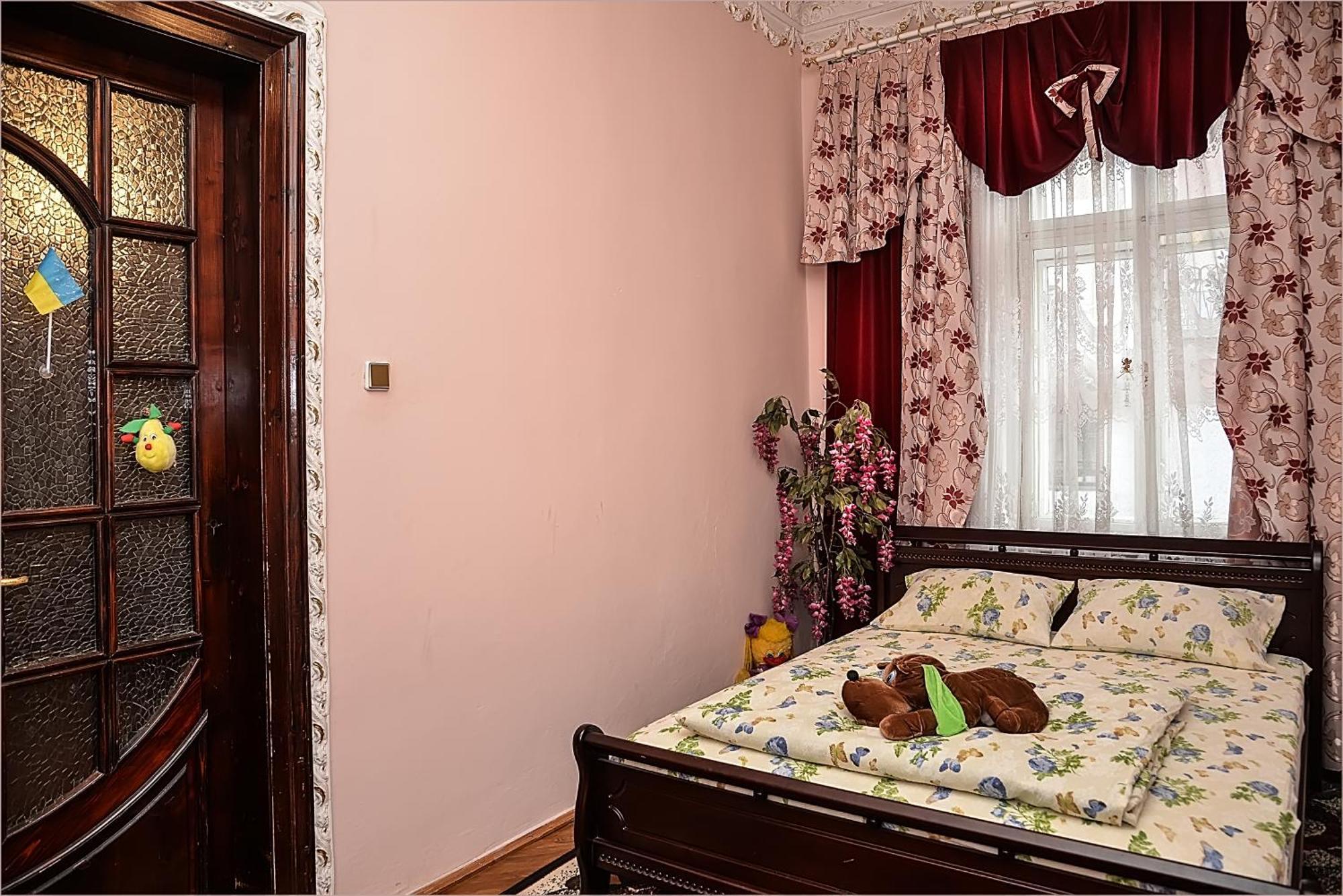 Vip-Apartments Angel Palas チェルニウツィー エクステリア 写真
