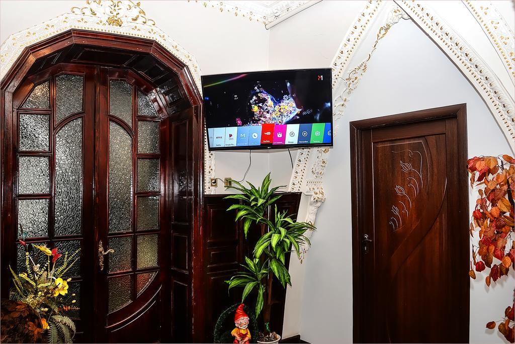 Vip-Apartments Angel Palas チェルニウツィー エクステリア 写真