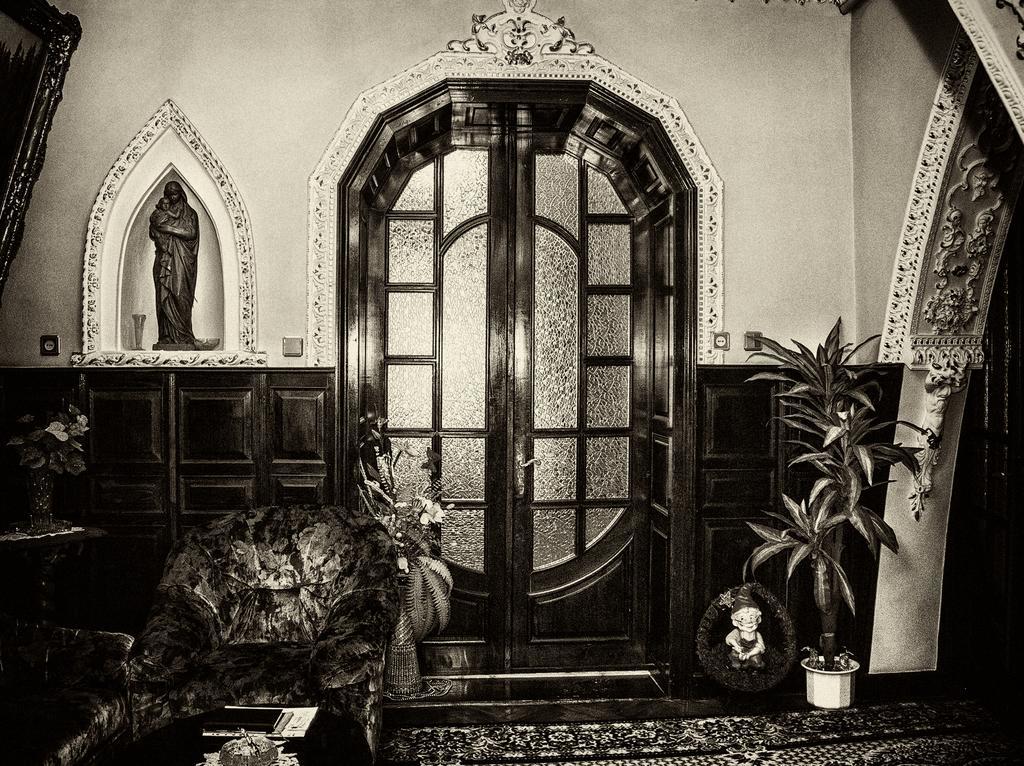 Vip-Apartments Angel Palas チェルニウツィー エクステリア 写真