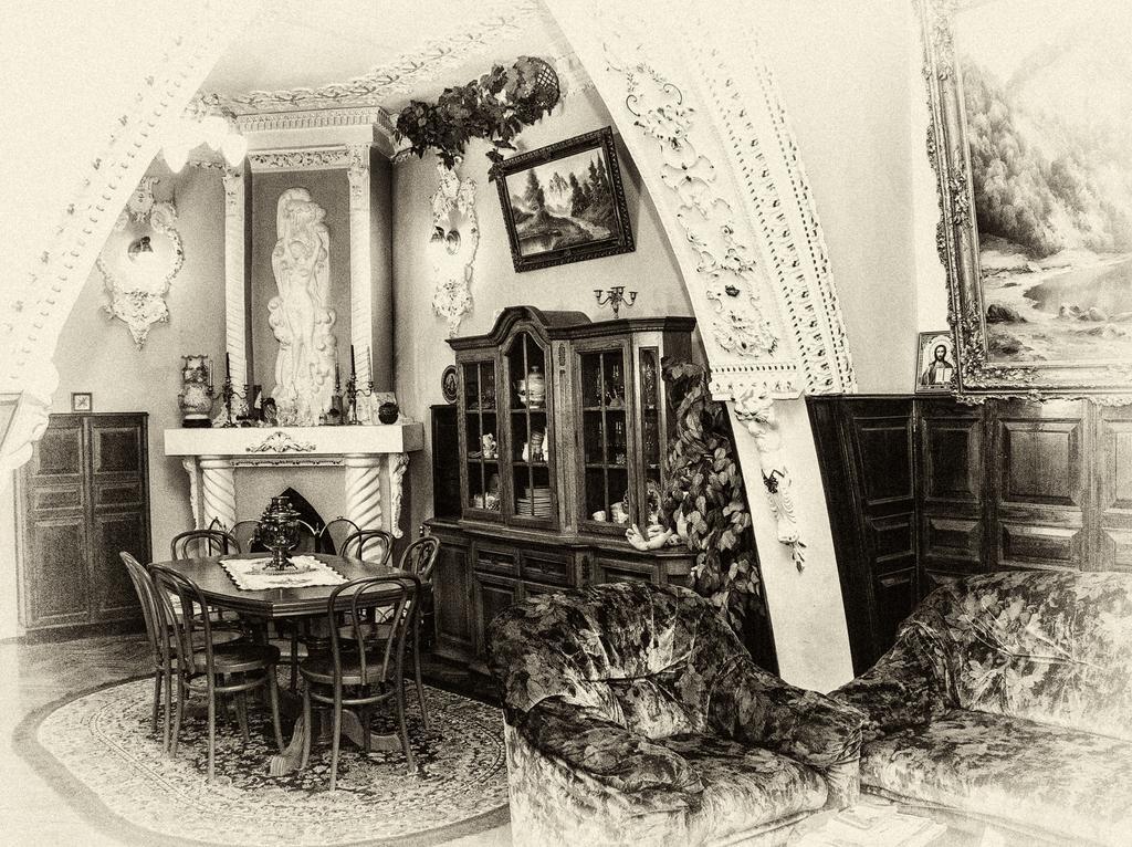 Vip-Apartments Angel Palas チェルニウツィー エクステリア 写真