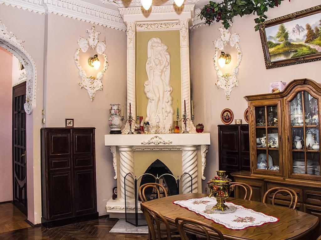 Vip-Apartments Angel Palas チェルニウツィー エクステリア 写真